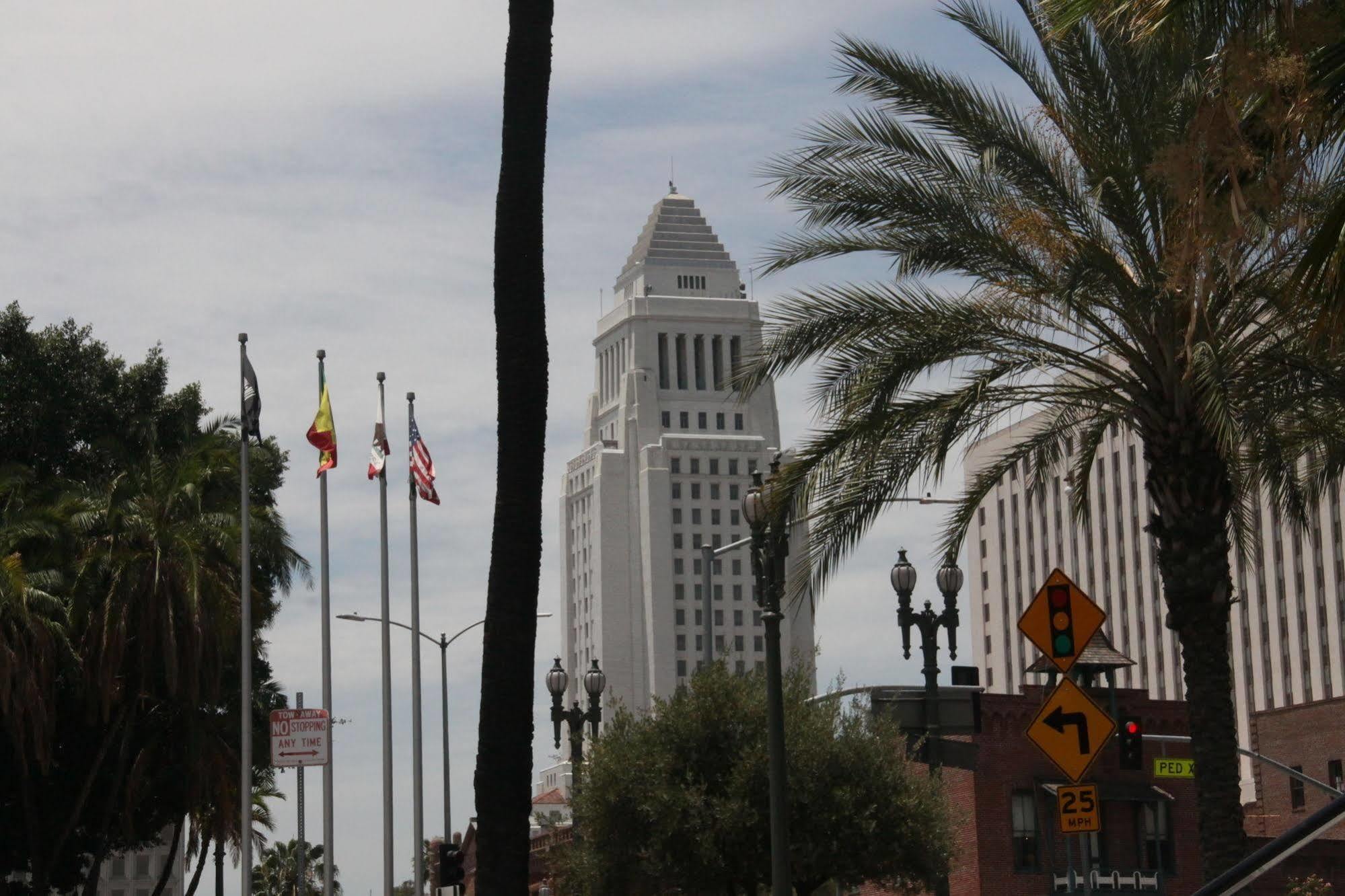 Metro Plaza Hotel Los Angeles Exterior photo